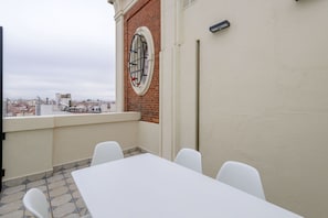 Outdoor dining - GRAN VIA capitals, AMALFi (Madrid)