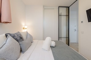 2 bedrooms, desk, iron/ironing board, travel cot - GRAN VIA capitals, AMALFi (Madrid)
