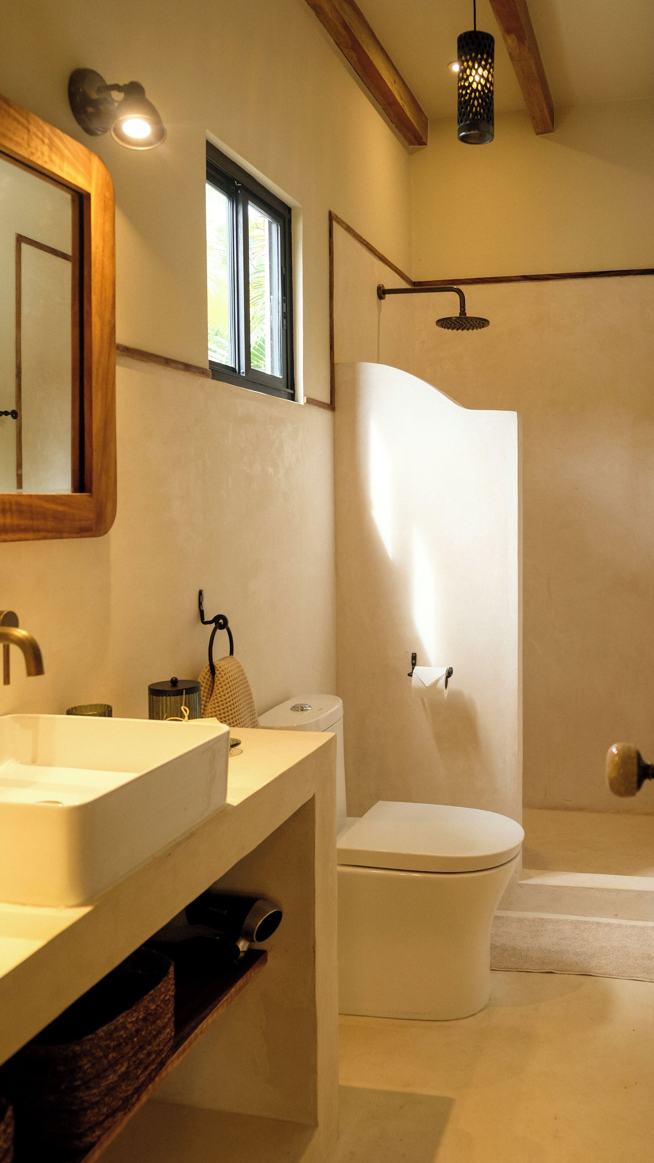 Luxury Penthouse, Pool View | Bathroom | Shower, free toiletries, hair dryer, towels