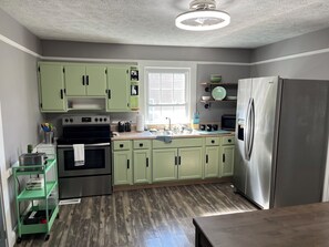 Een magnetron, een oven, een kookplaat