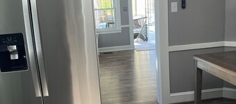 So DAM Cute! Cozy 2-bedroom house within walking distance to the New River
