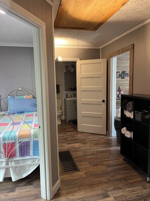 2 slaapkamers, een strijkplank/strijkijzer, wifi, beddengoed