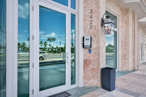 Exterior detail - Charming Miami Beach 1BR Just a Block to (Miami Beach)