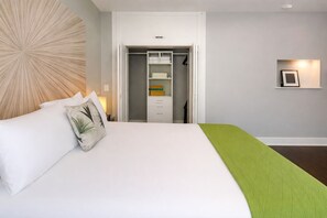 Apartment | Free WiFi, bed sheets - Charming Miami Beach 1BR Just a Block to (Miami Beach)