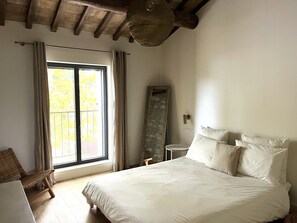4 bedrooms, desk, iron/ironing board, travel crib - Mas provençal, renovated by an architect, heated swimming pool. St Rémy de Provence (St Remy de provence)