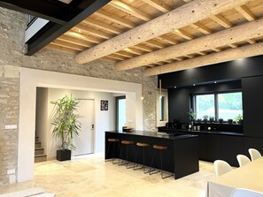Fridge, microwave, oven, stovetop - Mas provençal, renovated by an architect, heated swimming pool. St Rémy de Provence (St Remy de provence)