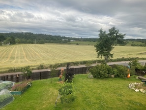 Property grounds - Kick back and relax in this calm, stylish with views of beautiful Strathnairn. (Inverness)