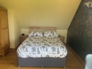 2 chambres, fer et planche à repasser, Wi-Fi gratuit, draps fournis