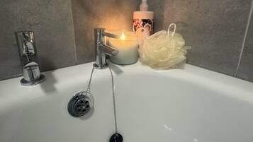 Hårføner og håndklær