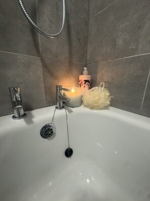 Hårføner og håndklær