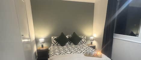 3 slaapkamers, een strijkplank/strijkijzer, reisbedje, gratis wifi