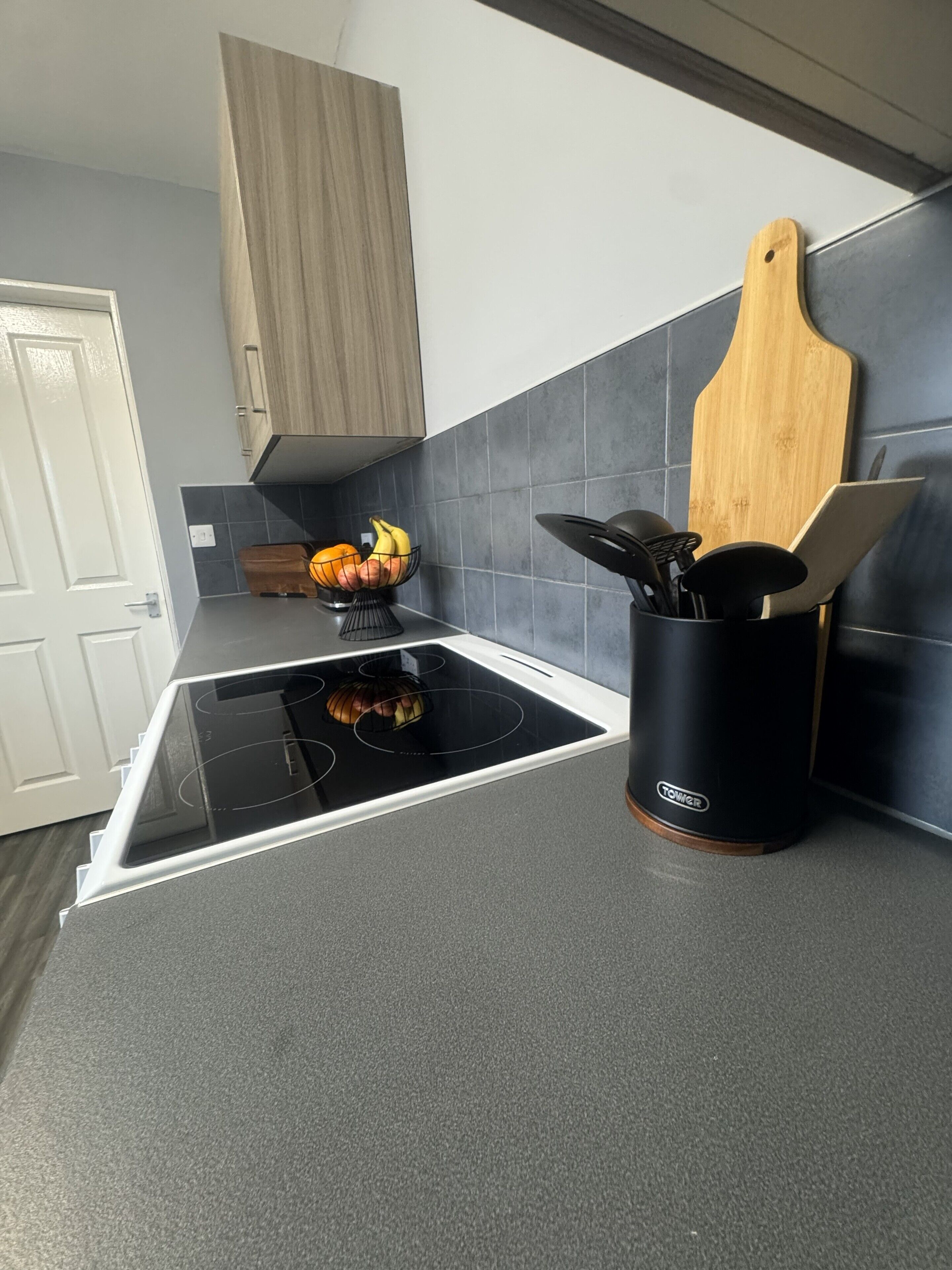 Kylskåp, mikrovågsugn, ugn och spishäll