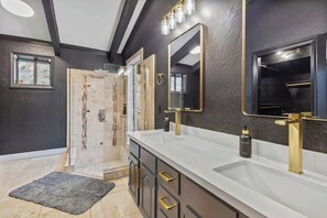 Shower, hair dryer, shampoo - Built Into A Mountain - Heated Pool & Sports Lounge (Phoenix)