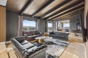 Televisión, chimenea, videojuegos, oficina