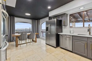 Fridge, microwave, oven, stovetop - Built Into A Mountain - Heated Pool & Sports Lounge (Phoenix)