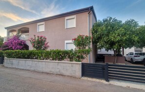 Exterior - 1 bedroom beautiful apartment in Vir (Vir)