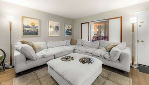 TV, fireplace - Bavarian Village Escape For 6 (South Lake Tahoe)