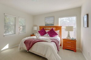Iron/ironing board, Internet, bed sheets - Poolside Living: Family Retreat 12 Mi to Disney (Davenport)