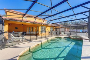 A heated pool - Poolside Living: Family Retreat 12 Mi to Disney (Davenport)
