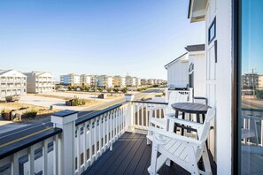 Property grounds - New Listing! Ocean Views, Hot Tub & Community Pool (Kill Devil Hills)