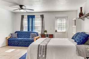 1 bedroom, Internet, bed sheets - Wooded Couple's Retreat w/ Lanai in Interlachen (Interlachen)