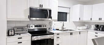 Private 1BR Suite in Whistlebend | Kitchen, Laundry, Parking & 1 Gigabit WiFi