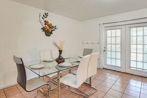 Dining - Hike & Fish! Wooded Family Getaway in Interlachen (Interlachen)