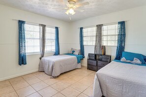 3 bedrooms, iron/ironing board, travel cot, Internet - Hike & Fish! Wooded Family Getaway in Interlachen (Interlachen)