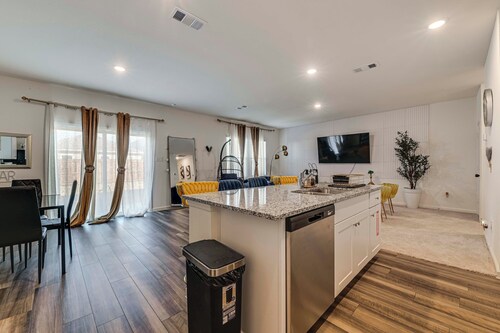 Group Haven in Princeton! WFH Ready & Ample Space