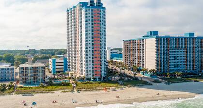 Oceanview studio with pool, hot tub, private balcony & direct beach access