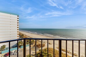 Property grounds - Oceanview studio with pool, hot tub, private balcony & direct beach access (Myrtle Beach)