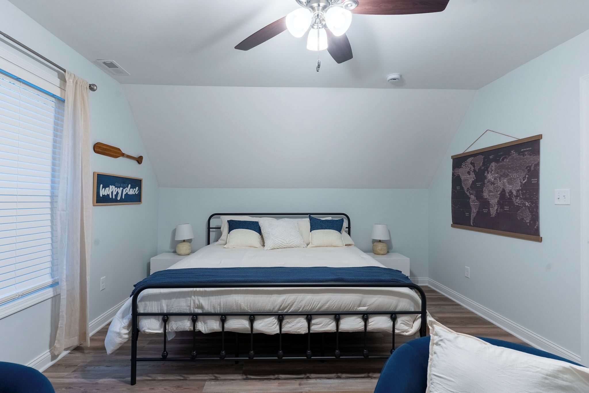 2 habitaciones, tabla de planchar con plancha, wifi y ropa de cama 