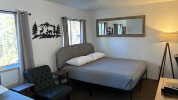 Escritorio, espacio para trabajar con laptop y wifi gratis