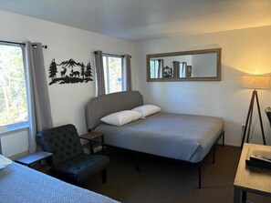 Bureau, espace de travail pour ordinateur portable, Wi-Fi gratuit