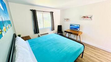 Escritorio, espacio para trabajar con laptop y wifi gratis