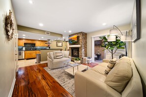 TV, fireplace, offices - Steps to Sand - Pacific Beach 3BR Townhome (San Diego)