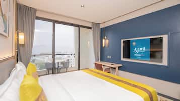 Desk, laptop workspace, free WiFi