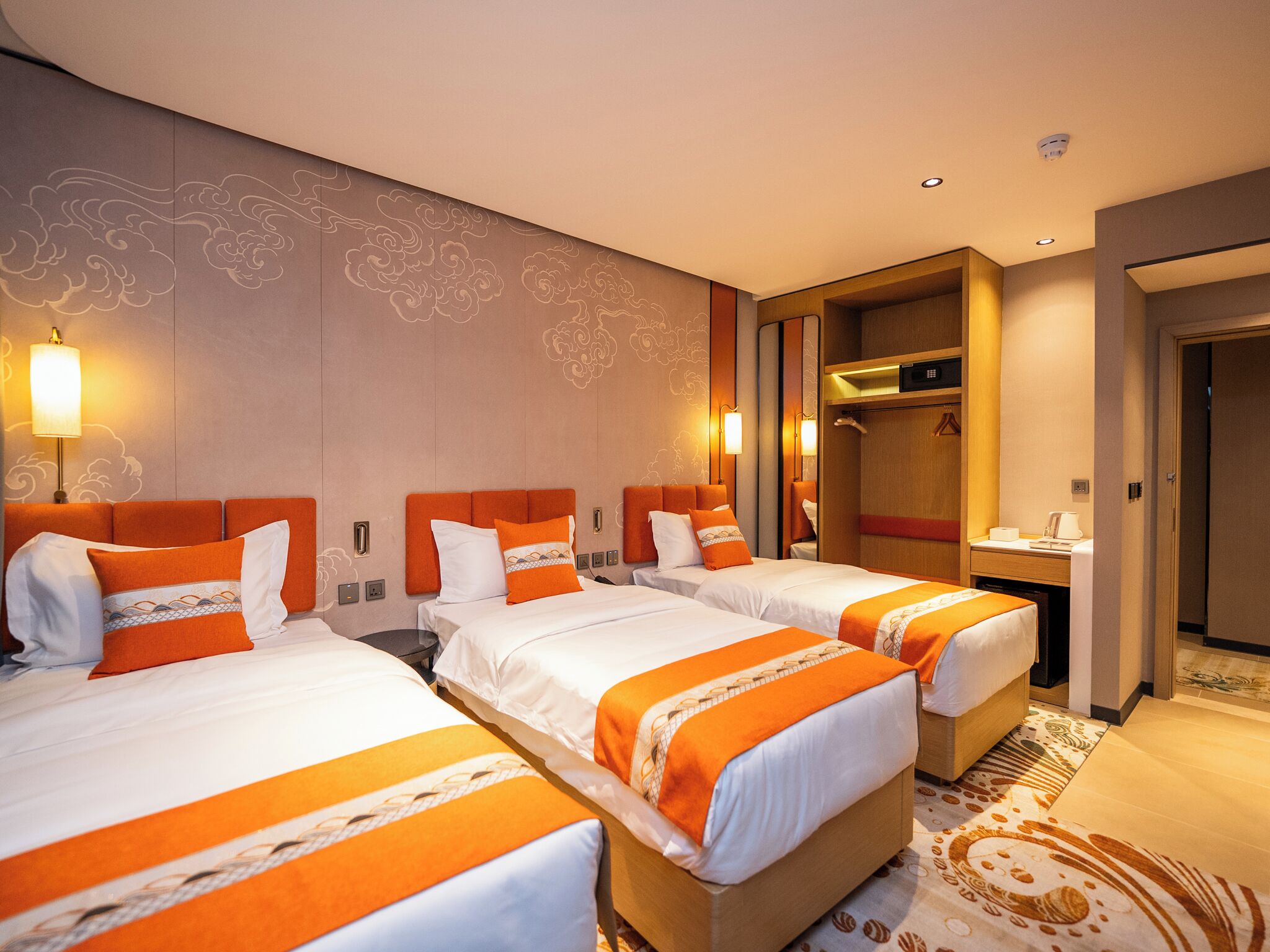 三人房 | 办公桌、笔记本电脑工作区、免费 WiFi