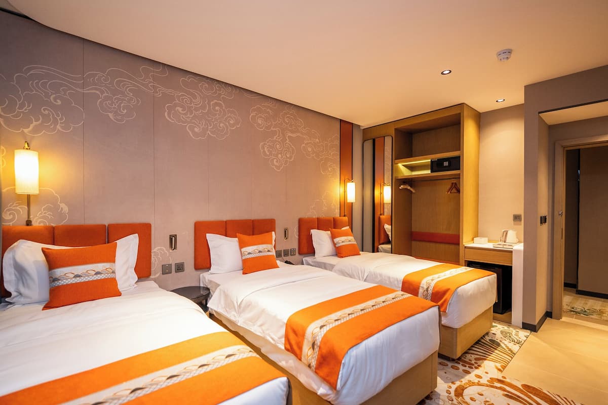 三人房 | 書桌、手提電腦工作空間、免費 Wi-Fi