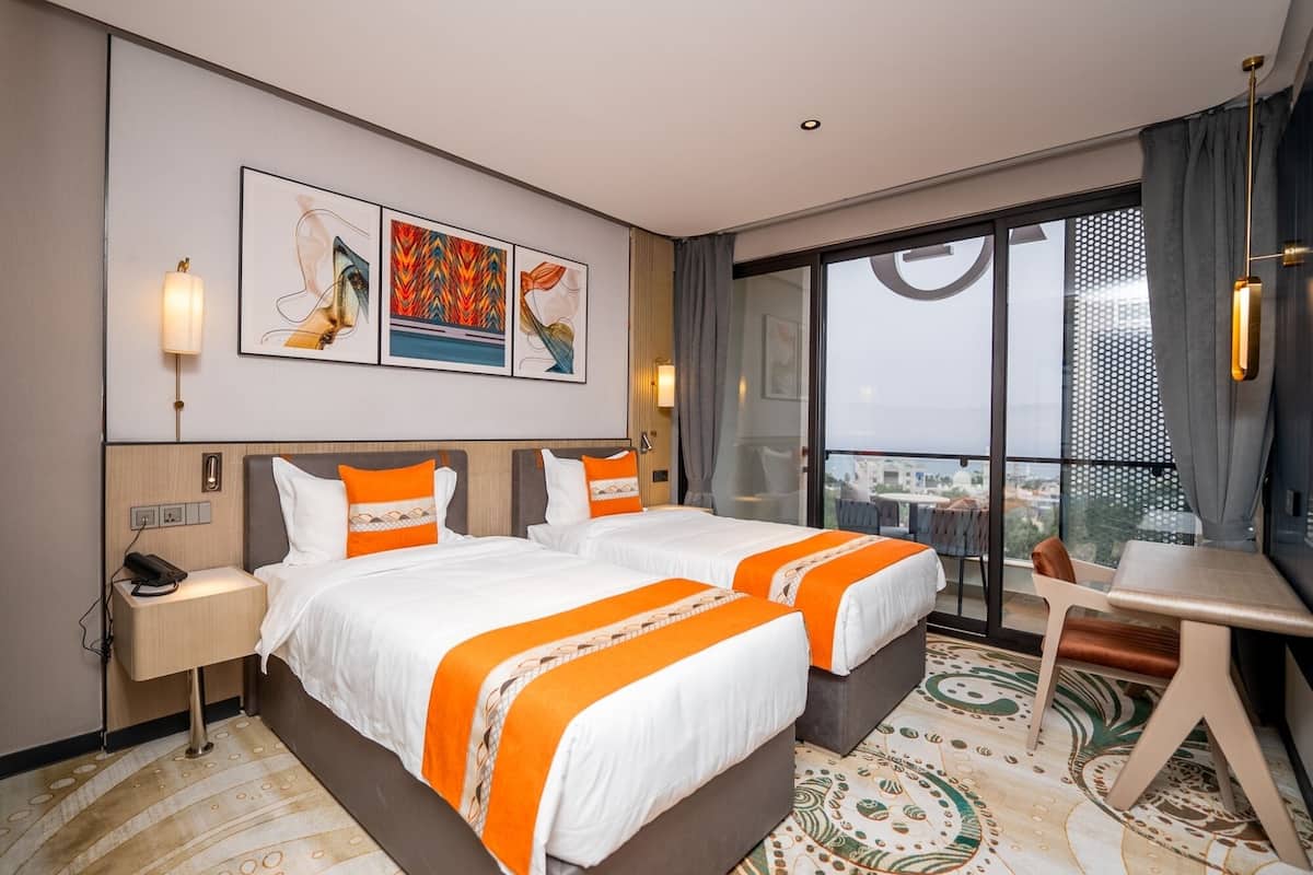 豪華雙人或雙床房, 露台, 海景 | 書桌、手提電腦工作空間、免費 Wi-Fi