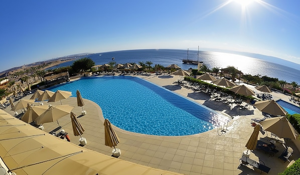 2 piscinas al aire libre