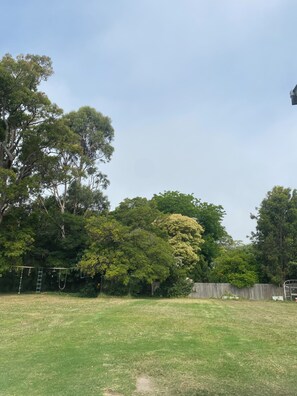 Property grounds - Peaceful holidays for family and pets. Visit pristine wilderness and beaches. (Mallacoota)