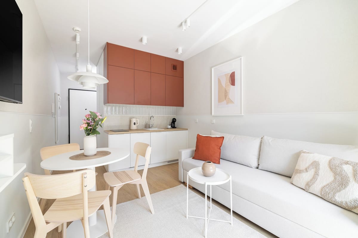 Economy Studio Suite | Iron/ironing board, free WiFi, individually decorated, bed sheets