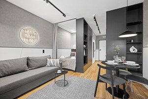 Suite estudio clásica, balcón | Interior