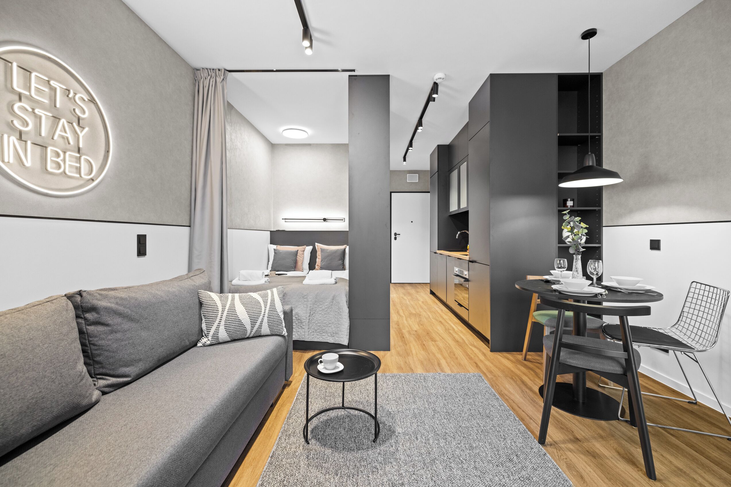 Classic Studio Suite, Balcony | Living area