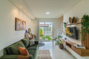 Apartemen Basic | Area keluarga | TV