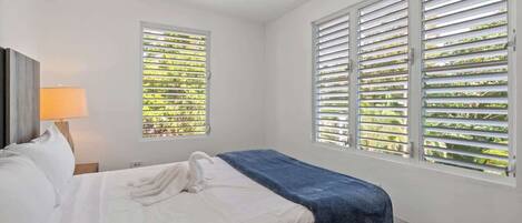5 bedrooms, desk, iron/ironing board, WiFi