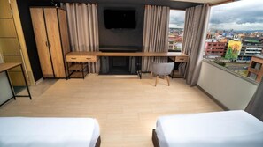 Habitación estándar con 2 camas individuales | Decoración individual, escritorio, espacio para trabajar con un portátil