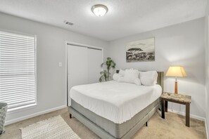 Strykjärn/strykbräda, wi-fi och sängkläder