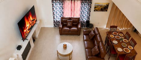 Smart TV, fireplace, table tennis, computer monitors